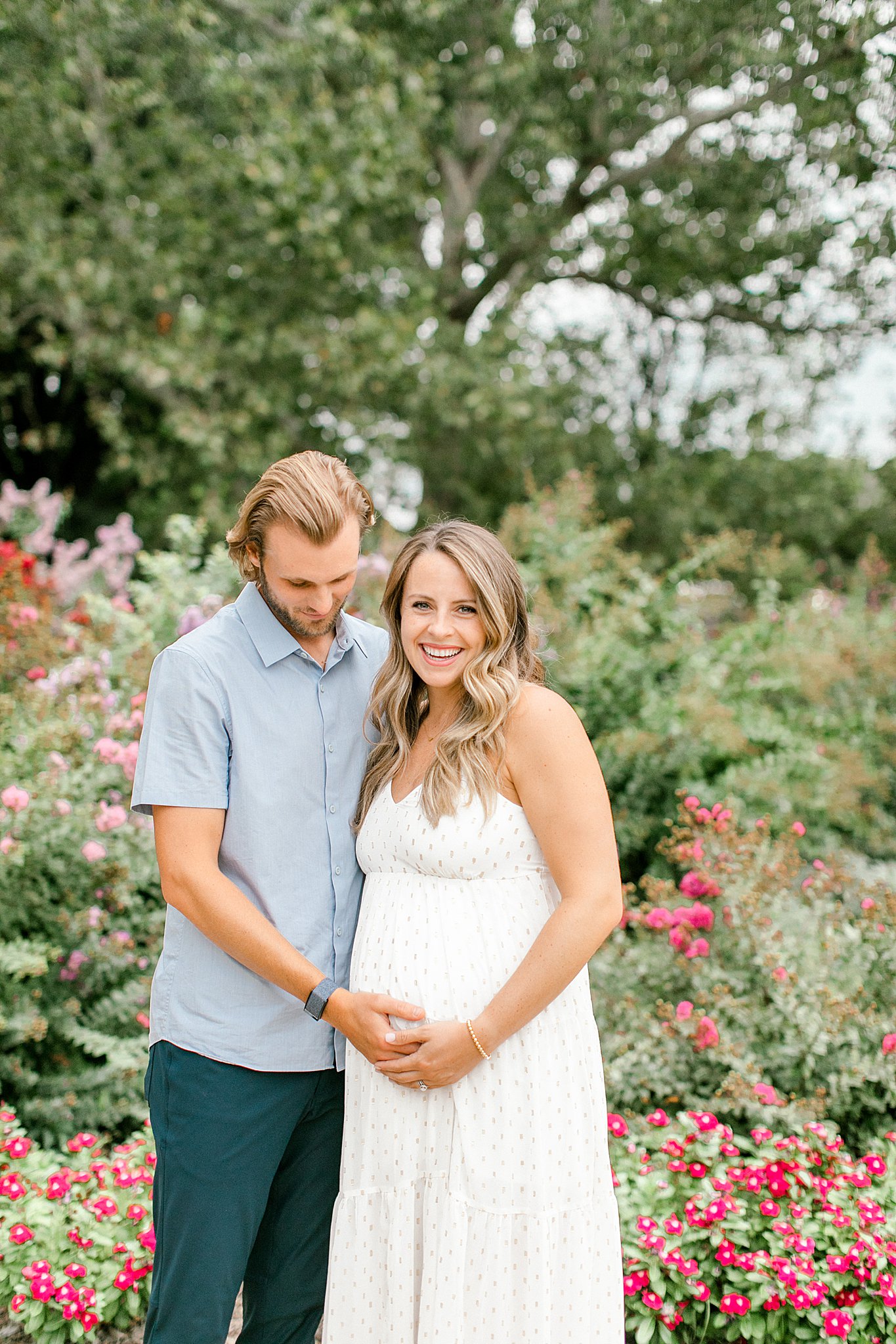 pregnancy photos for okc couple at will rogers gardens