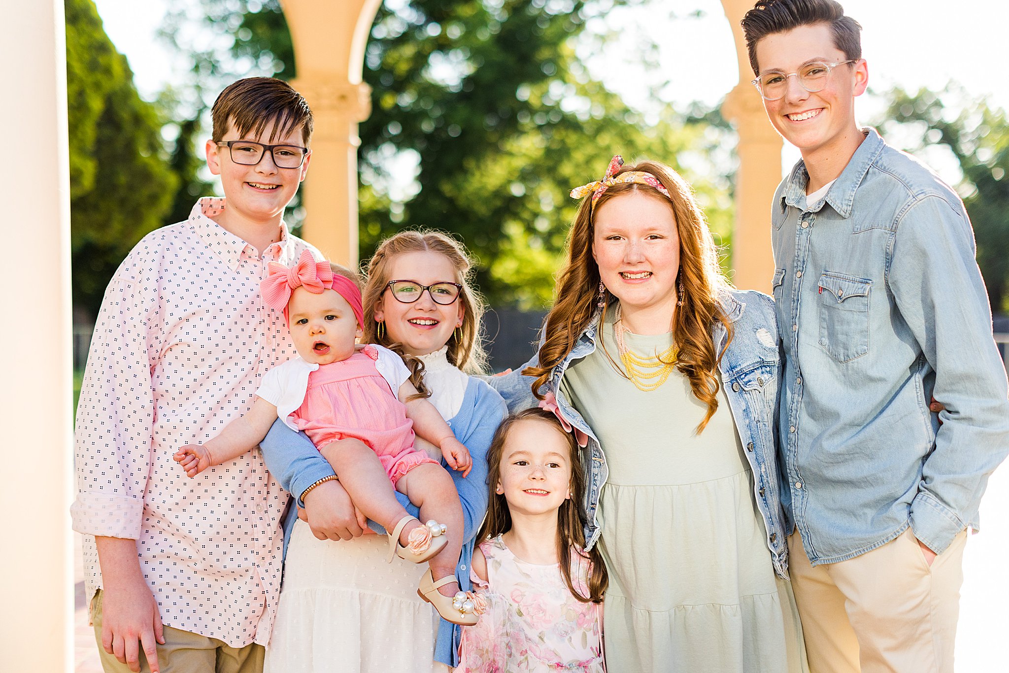 siblings smiling together for family photos in bartlesville oklahoma photographer