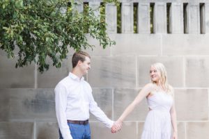 engagement photos at nelson atkins